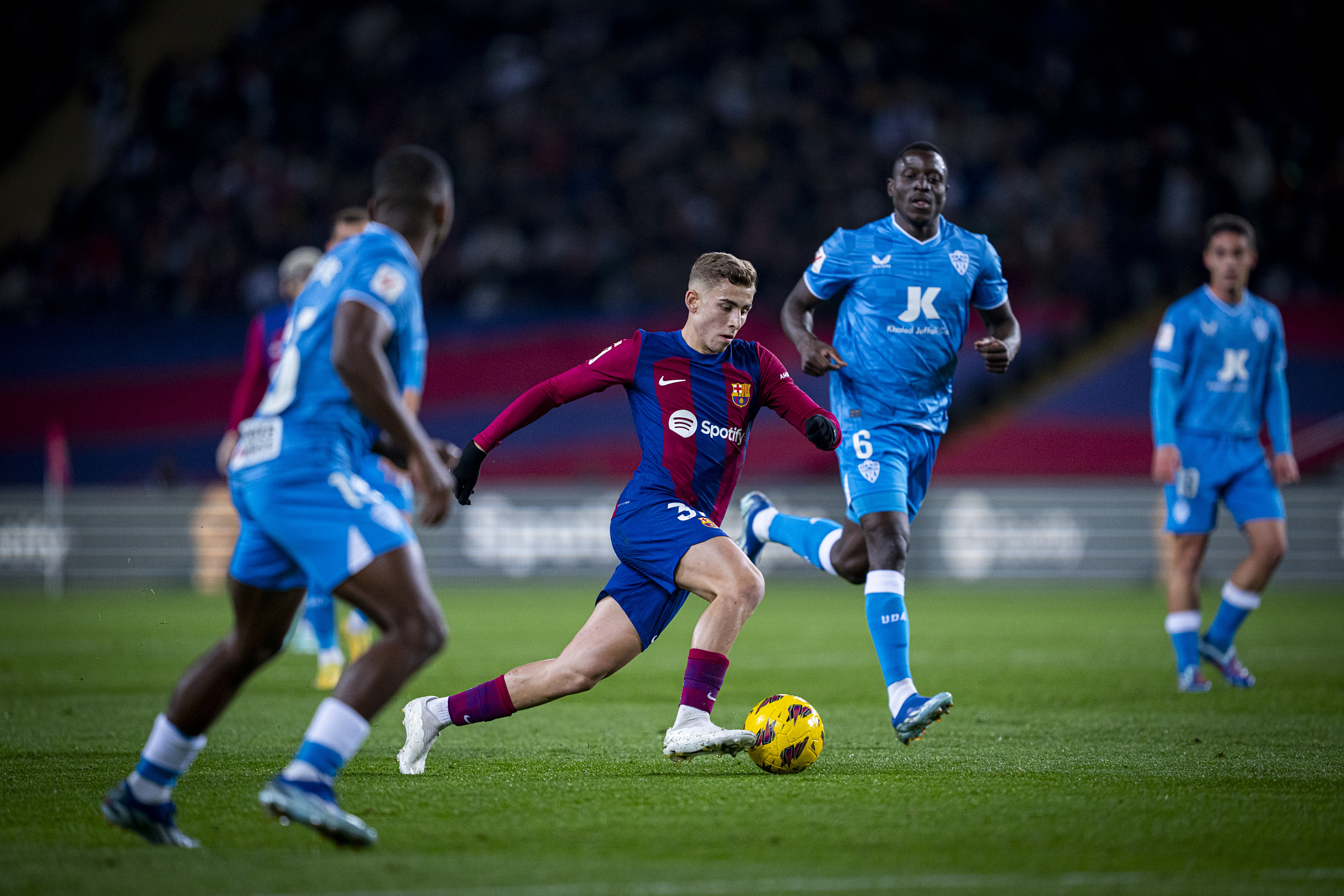 莱万多夫斯基重返赛场，比赛规则变更首场状态出色，TL观众沸腾！赢得满堂喝彩的简单介绍九游体育游戏下载