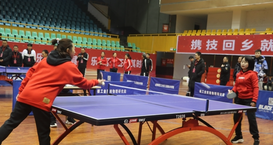 举重赛场再起风云：塞外赤兔队小胜东海火箭队，脚步移动更到位技战术储备厚实的简单介绍