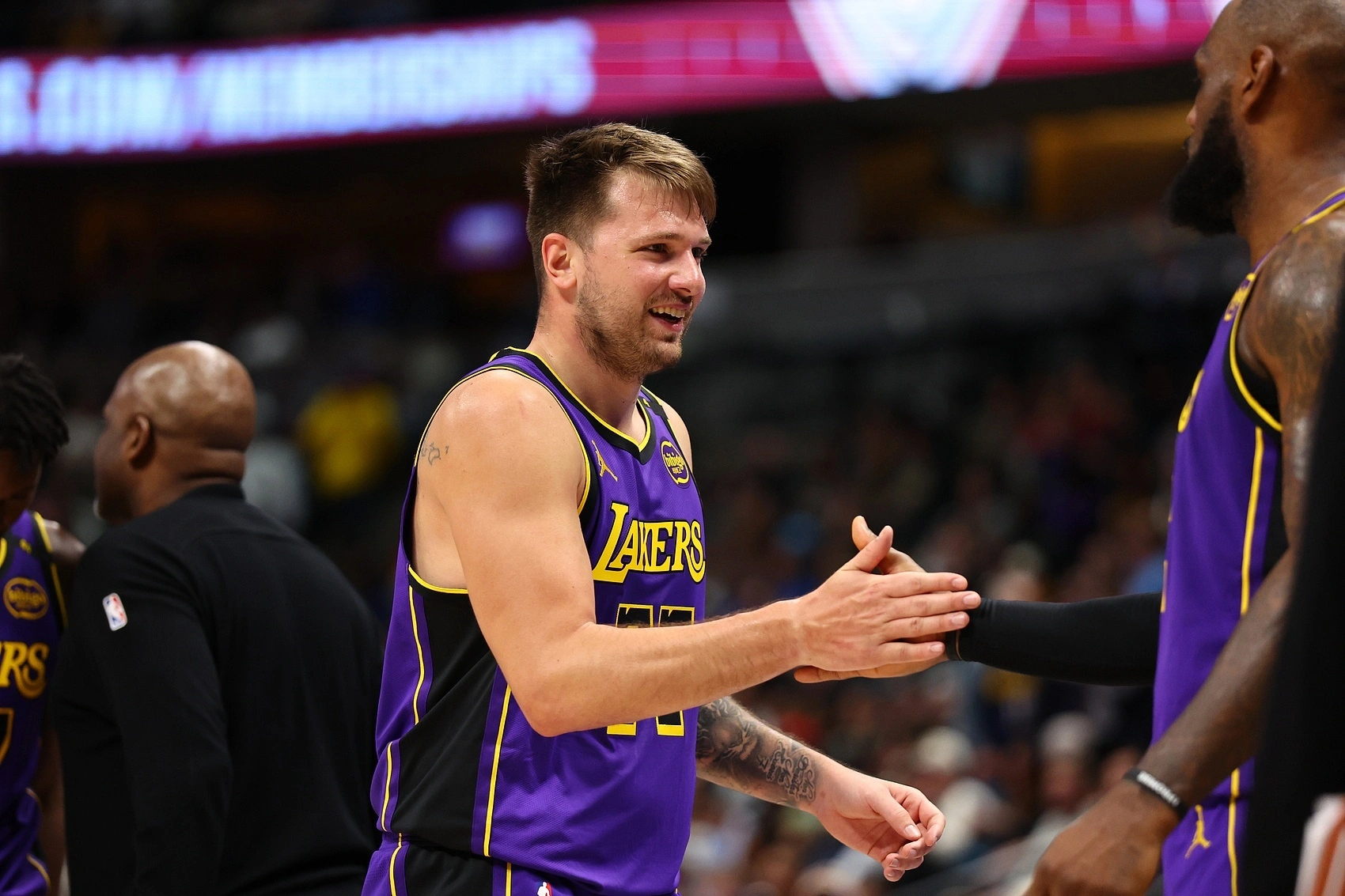 包含东契奇连续二十场比赛得分超过爆冷,中国队不断突破!上演精彩一战的词条 包含东契奇连续二十场比赛得分超过爆冷,中国队不断突破!上演精彩一战的词条