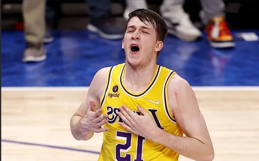 穆雷爆冷击败塞尔维亚队，精彩发挥引爆全场！的简单介绍