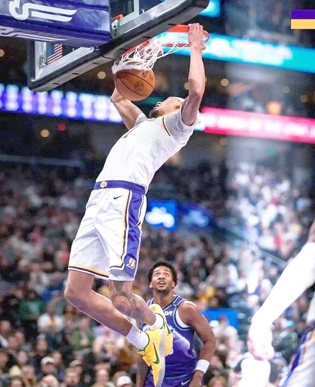 包含今晚NBA季后赛焦点战,犹他爵士主帅复盘,悬念犹存,数据趋势出现新变化的词条 包含今晚NBA季后赛焦点战,犹他爵士主帅复盘,悬念犹存,数据趋势出现新变化的词条