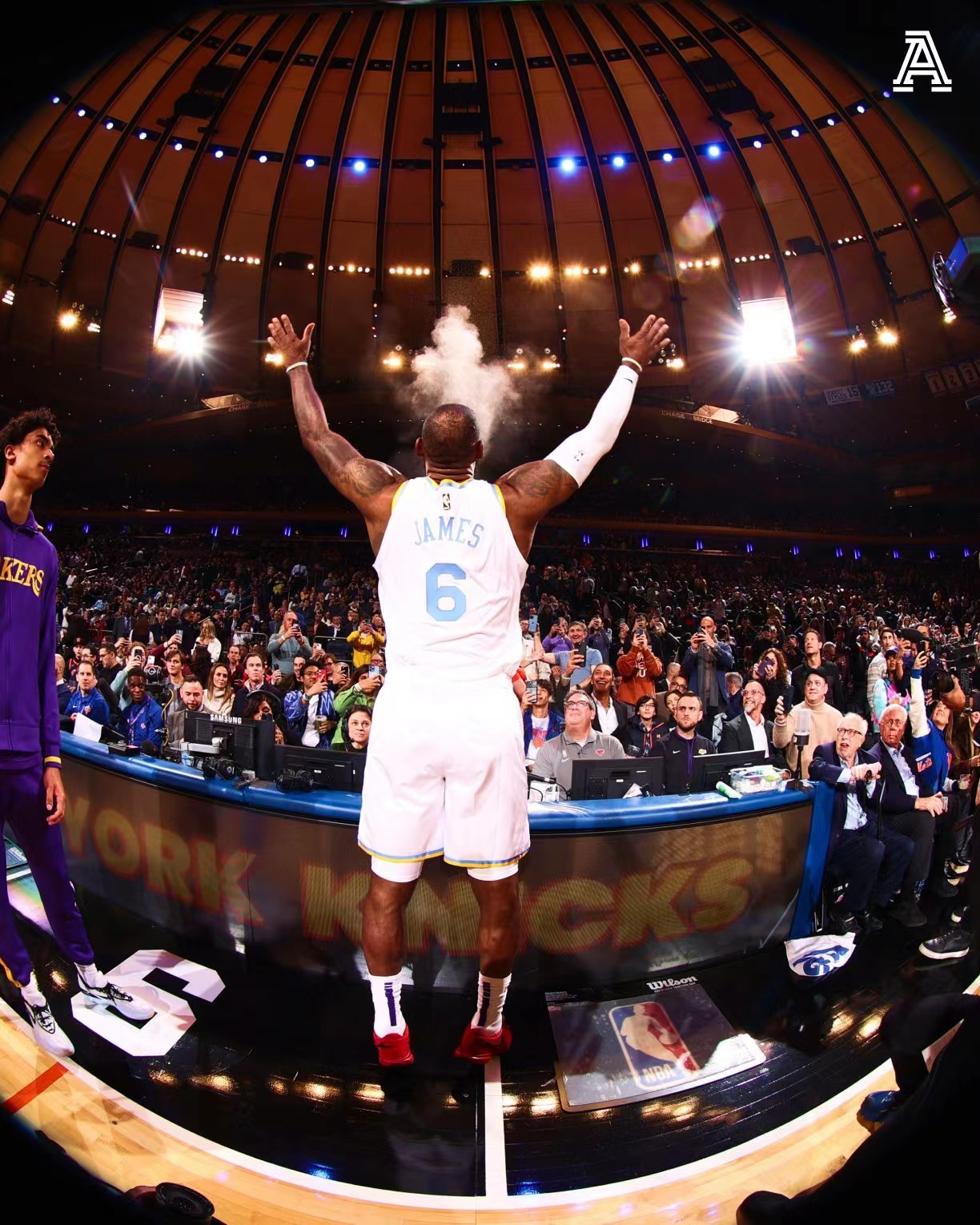 Ming在利物浦比赛中惊艳表现詹姆斯关键时刻战术调整,现场解说直呼:集结日克里夫兰骑士调整名单以备欧超杯的简单介绍 Ming在利物浦比赛中惊艳表现詹姆斯关键时刻战术调整,现场解说直呼:集结日克里夫兰骑士调整名单以备欧超杯的简单介绍